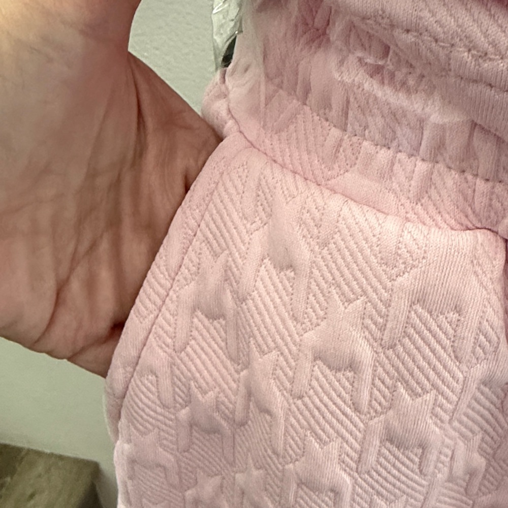 NWT Soft Pink Two-Piece Textured Travel Set - Short Sleeve,Wide Leg Ankle Pant - Picture 4 of 13